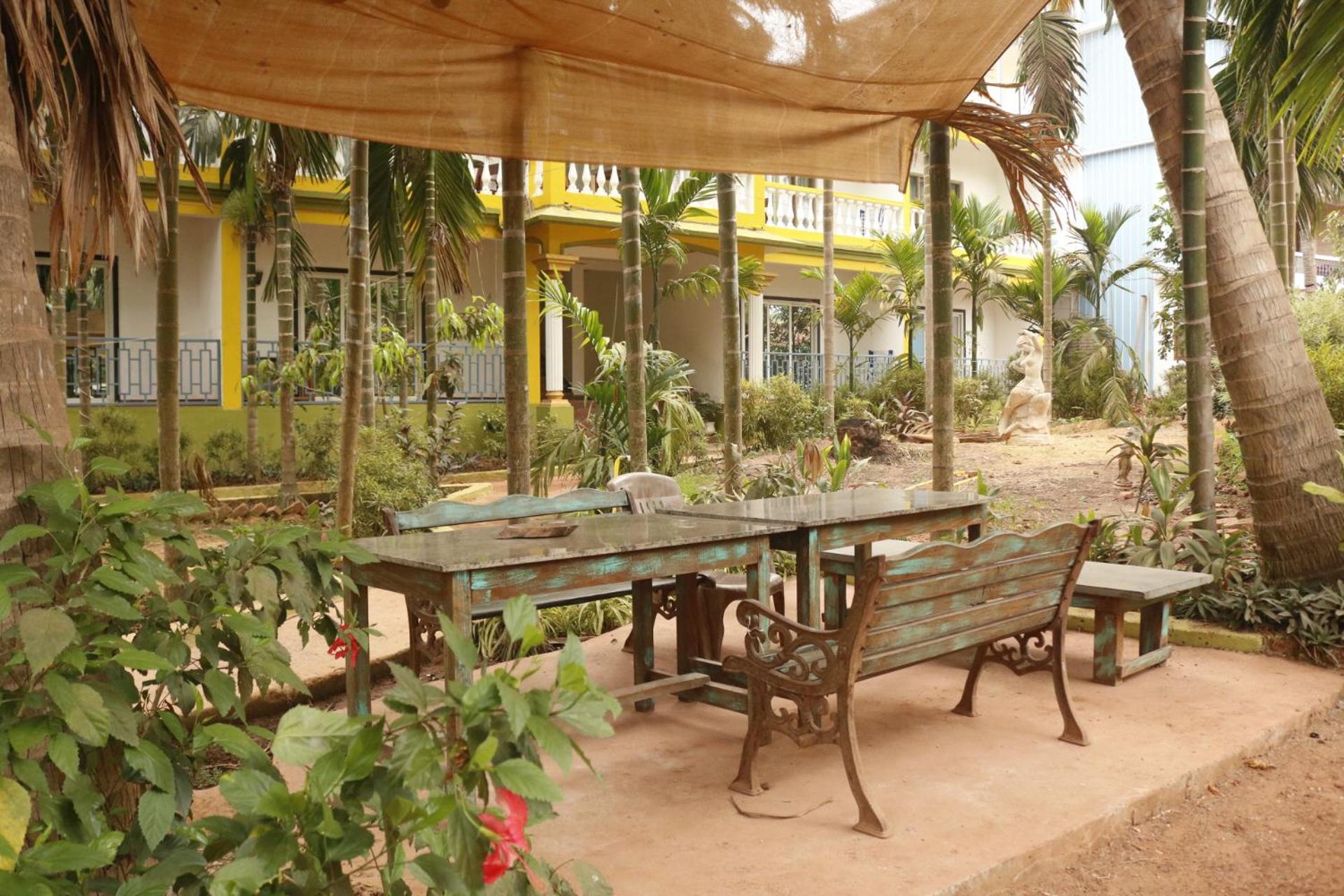 Lavish Exotic Hotel & Apartments อารัมบล ภายนอก รูปภาพ